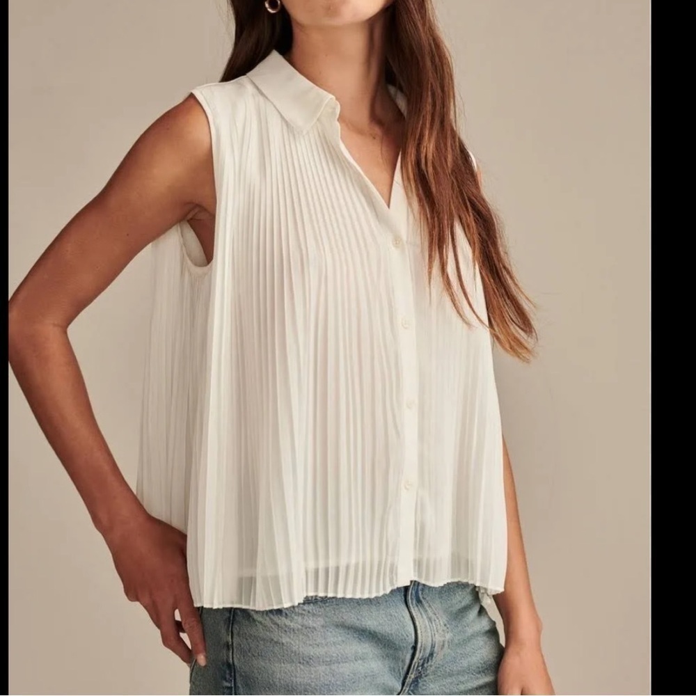 Sleeveless White Blouse - Picture 1 of 6